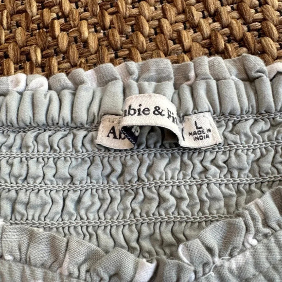 Abercrombie & Fitch Dot Smocked Crop Puff Sleeve Sage Blue Green Top Size Large - Picture 2 of 7